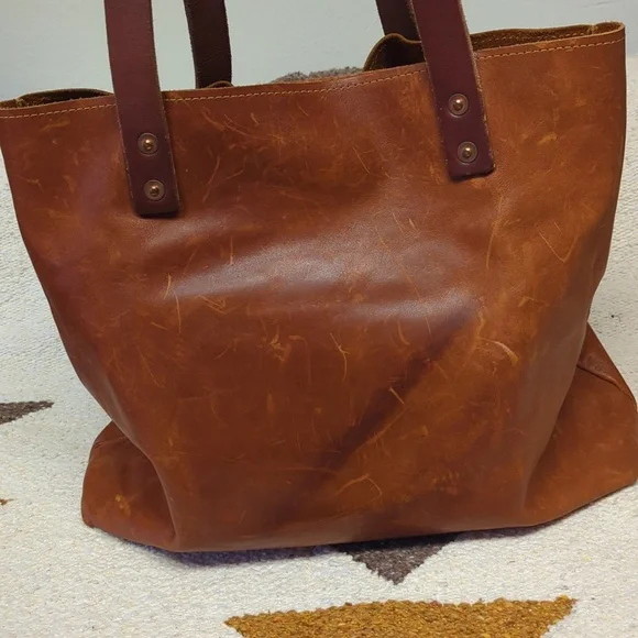 Lifetime Leather Tote - Picture 4 of 7